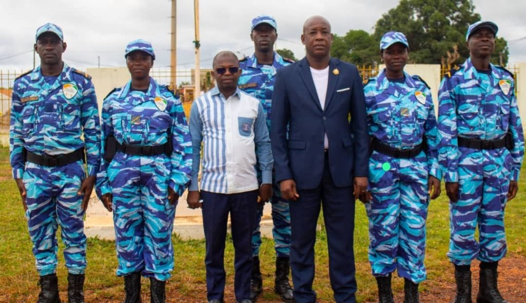 Côte d’Ivoire – AIP / Les policiers municipaux de la commune de Ouellé reçoivent leurs épaulettes