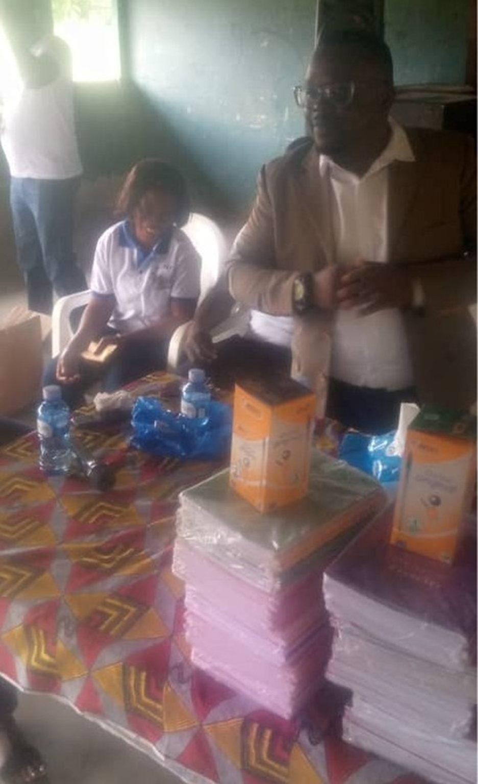 Côte d’Ivoire-AIP/ Des enfants du Ranch de la Marahoué offrent des kits scolaires et des médicaments à leurs parents