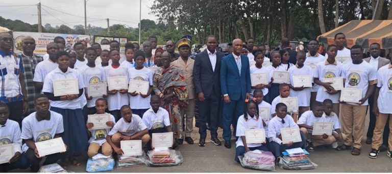 Côte d’Ivoire-AIP/ Sakassou : 86 meilleurs élèves primés par un conseiller technique du ministre de la Défense