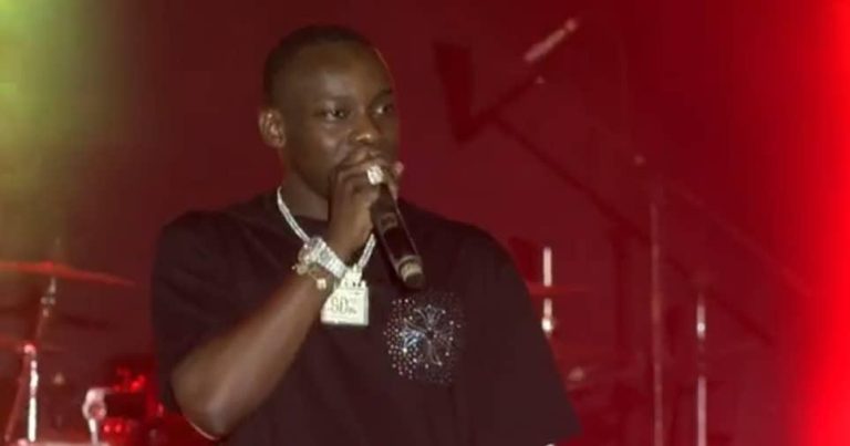 Côte d’Ivoire-AIP/ L’artiste Sidiki Diabaté entretient un intense moment de ferveur avec un concert géant au Wobélé festival de Tafiré