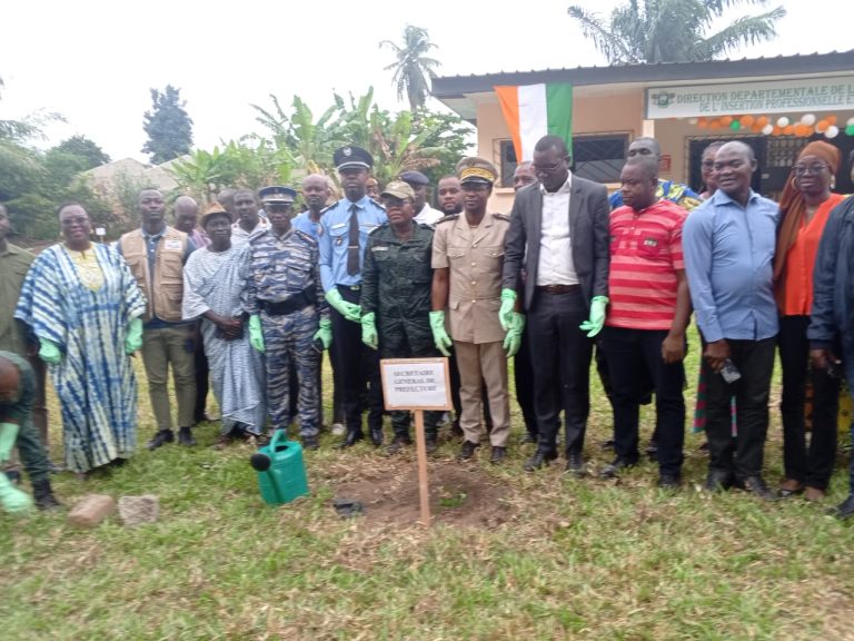 Côte d’Ivoire-AIP/ AN 65 : une plantation symbolique de 65 arbres initiée à Adiaké