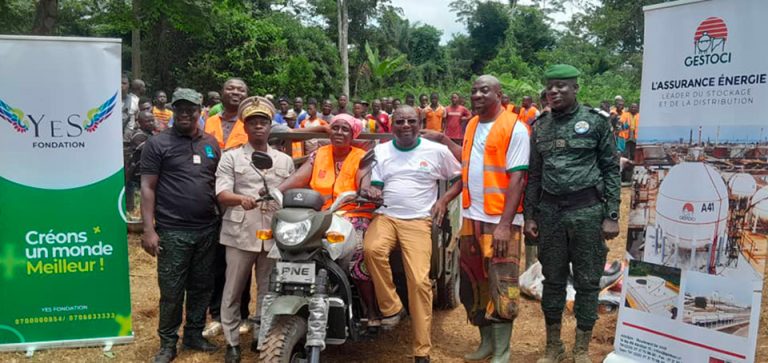 Côte d’Ivoire-AIP/ La fondation Yodé et Siro dote des femmes de Guézon de matériels agricoles pour la pratique de l’agroforesterie