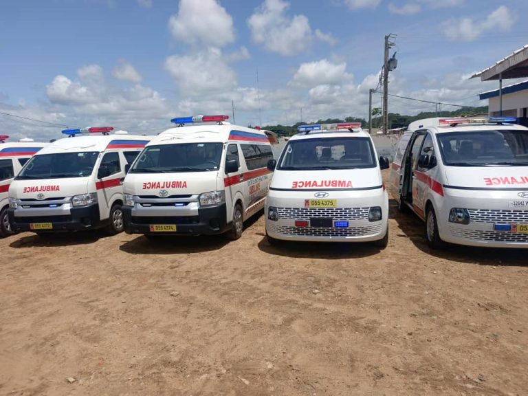 Côte d’Ivoire-AIP/ Le conseil régional octroie six ambulances et du matériel médical aux districts sanitaires du Tchologo