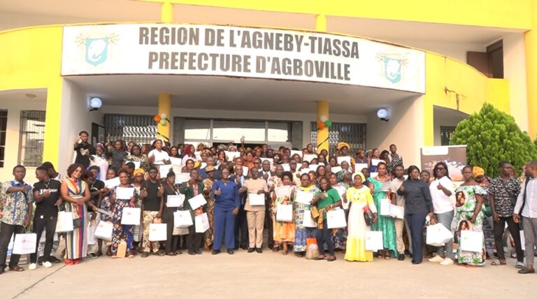 Côte d’Ivoire-AIP/ 170 chefs traditionnels, femmes et jeunes d’Agboville formés au outils numériques et au développement personnel