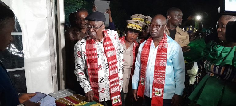 Côte d’Ivoire-AIP/ Jeannot Ahoussou-Kouadio s’engage à soutenir la modernisation du tissage du pagne traditionnel Baoulé