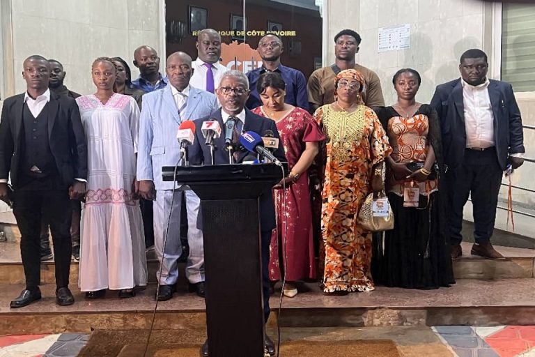 Côte d’Ivoire-AIP/ Présidentielle 2025: le candidat du Renouveau démocratique dépose son dossier de candidature à la CEI