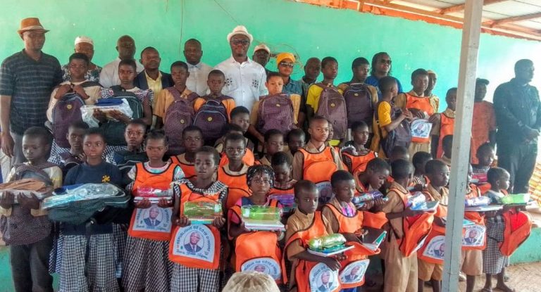 Côte d’Ivoire – AIP / Prikro : du matériel scolaire aux meilleurs élèves et aux enseignants de Bofoimbo