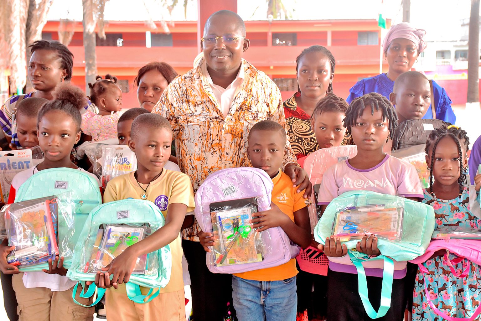 Côte d’Ivoire-AIP/ Des kits scolaires remis à des enfants vulnérables de Marcory Anoumabo