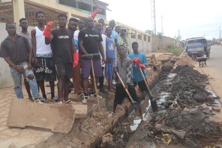 Côte d’Ivoire – AIP / La jeunesse d’un quartier de Bondoukou s’engage pour la propreté de leur cadre de vie