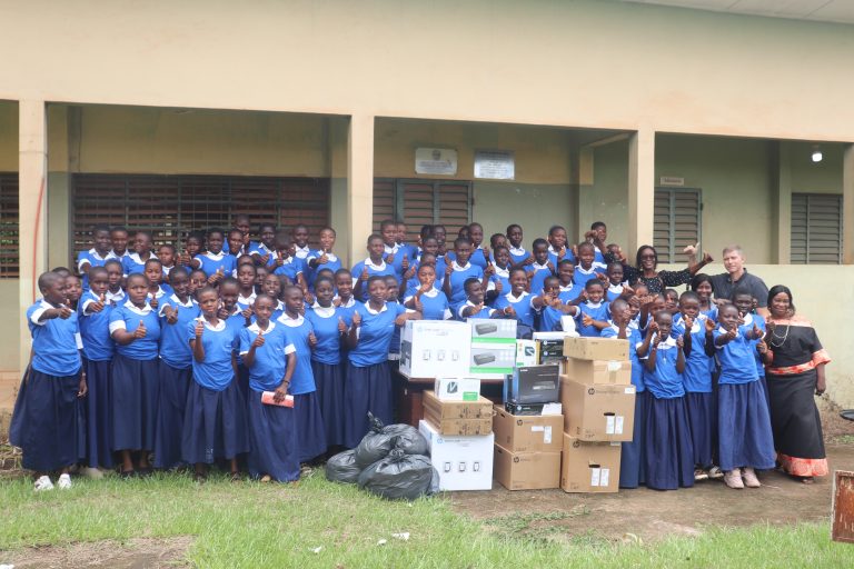Côte d’Ivoire – AIP/ Semlex CI dote le lycée jeunes filles Dominique Ouattara de Man en matériel informatique