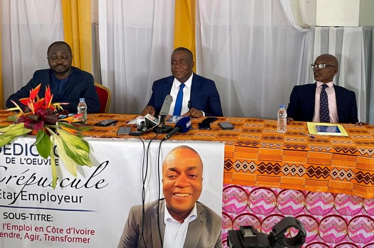 Côte d’Ivoire-AIP/Le journaliste Michel Béta appelle à repenser l’emploi à travers son ouvrage « Le crépuscule de l’État employeur »