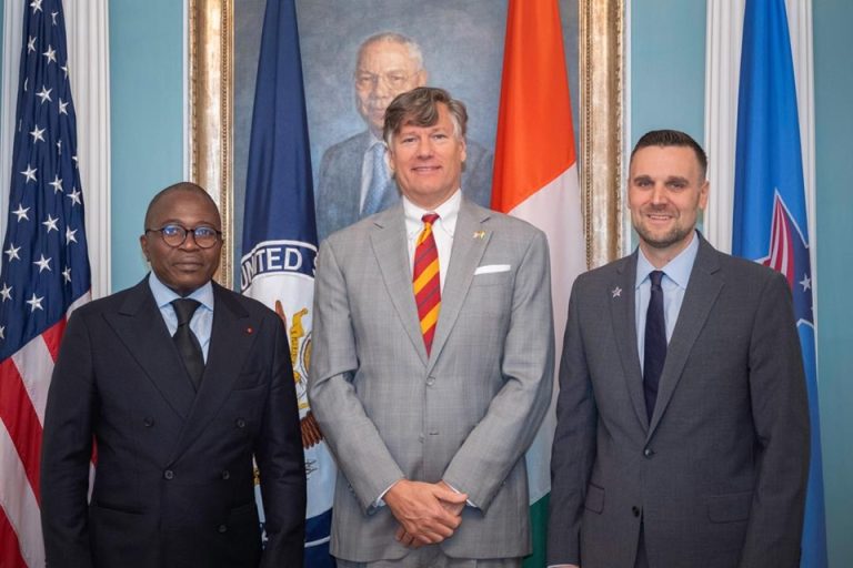 AIP/Inter/ Le sous-secrétaire d’État Landau signe le Pacte régional de la MCC sur l’énergie en Côte d’Ivoire