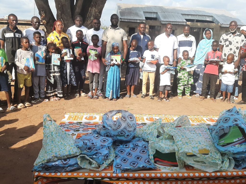 Côte d’Ivoire – AIP/ Première édition de remise de kits scolaires aux enfants vulnérables du quartier Fétigué Koulibaly de Bondoukou