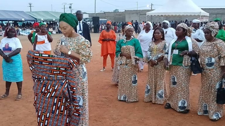 Côte d’Ivoire-AIP/Nassenéba Touré invite les femmes de N’zianoua à prendre une part active dans la sauvegarde de la paix
