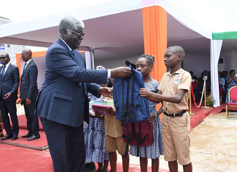 operation de distribution de kits scolaires-43