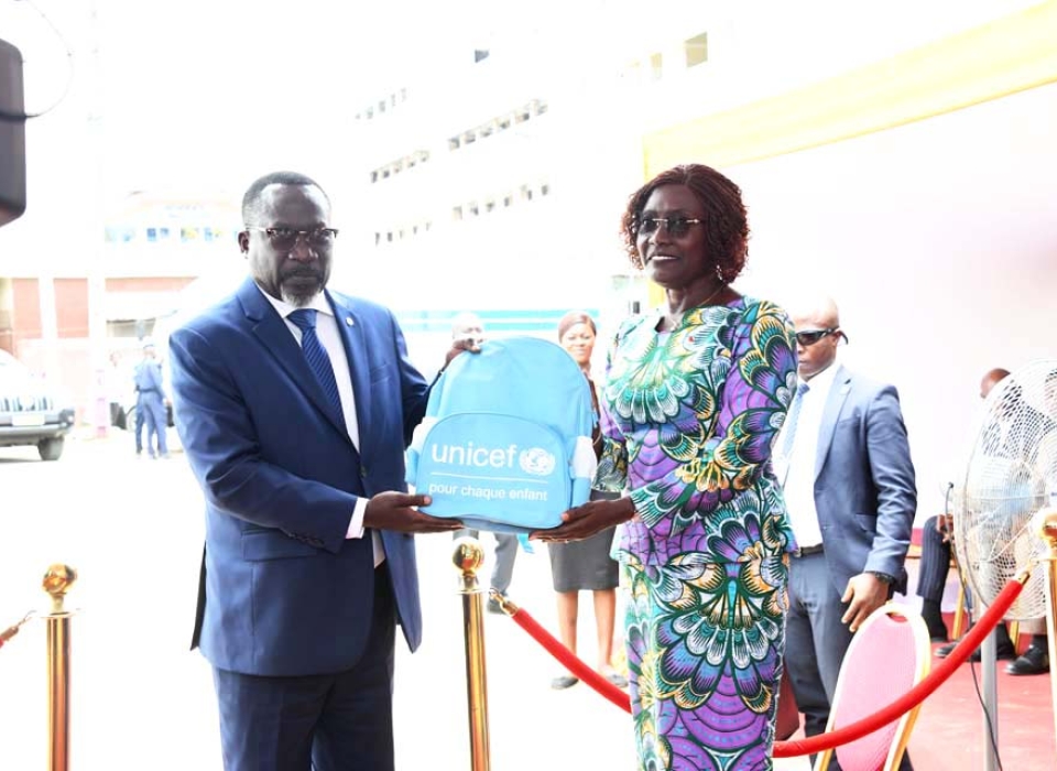 operation de distribution de kits scolaires-47