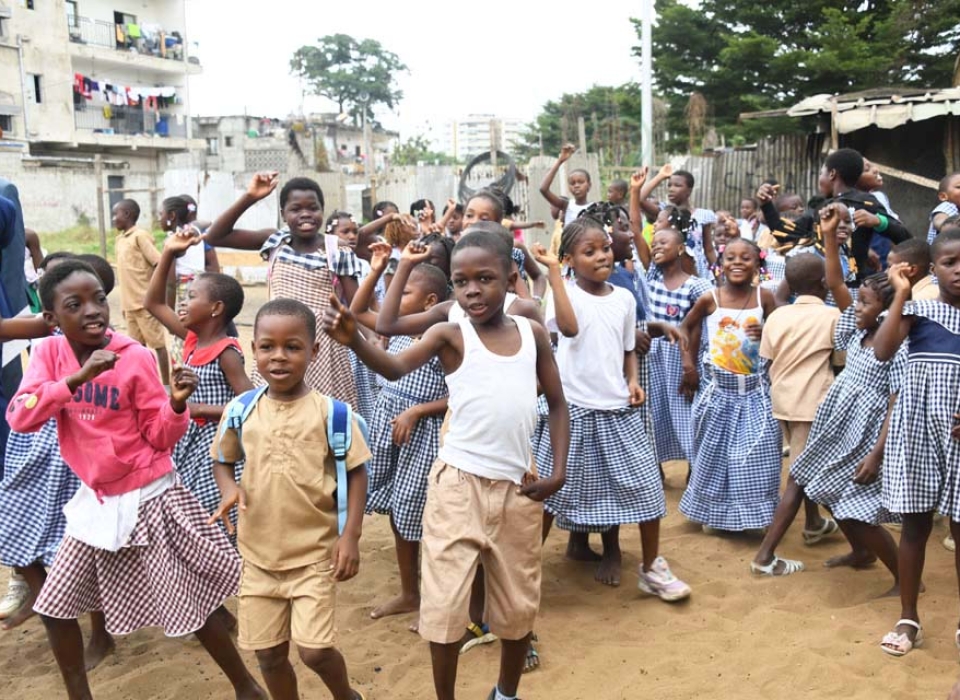 operation de distribution de kits scolaires-56