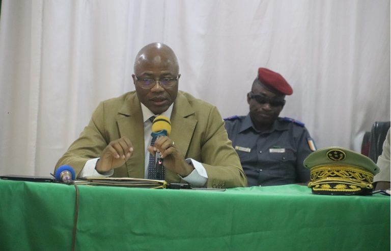 Le commissaire central de la CEI, Traoré Méfoua, lors de sa rencontre avec des parties prenantes du processus électoral, mercredi 15 octobre 2025, à la préfecture de Daloa