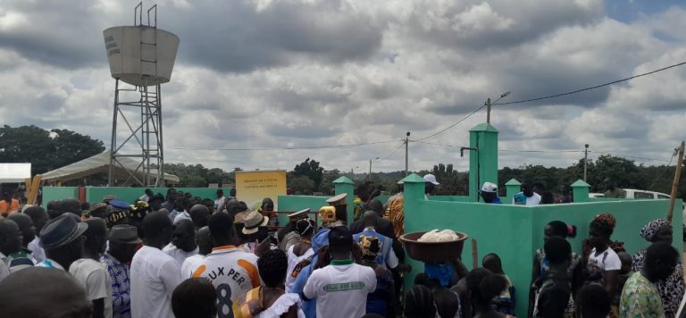 Côte d’Ivoire-AIP/ Le Conseil régional de l’Iffou remet une pompe HVA aux populations de Domelansou