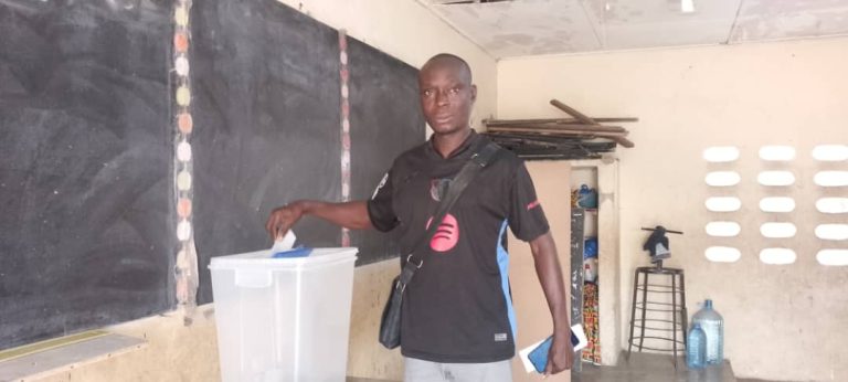 Côte d’Ivoire – AIP/Présidentielle 2025 : vote paisible et participation régulière dans les 14 lieux de vote de la CEC 10 à Yopougon