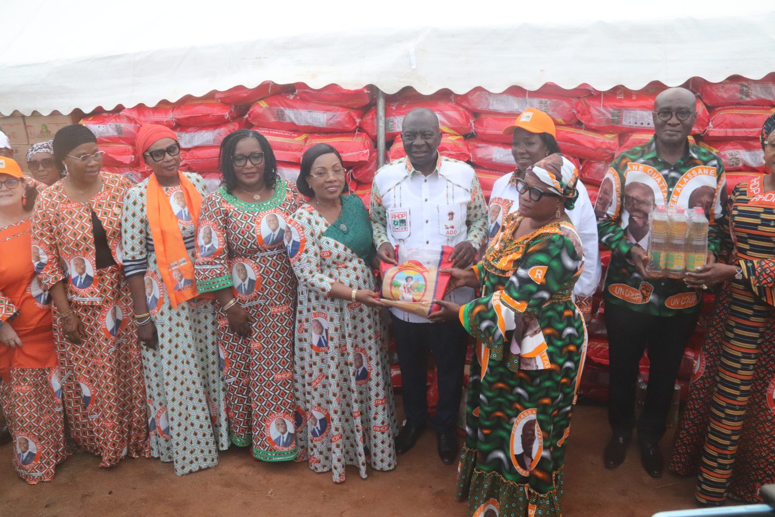 Côte d’Ivoire–AIP/ Mme Dominique Ouattara offre du matériel d’une valeur de 500 millions FCFA aux populations de Bondoukou
