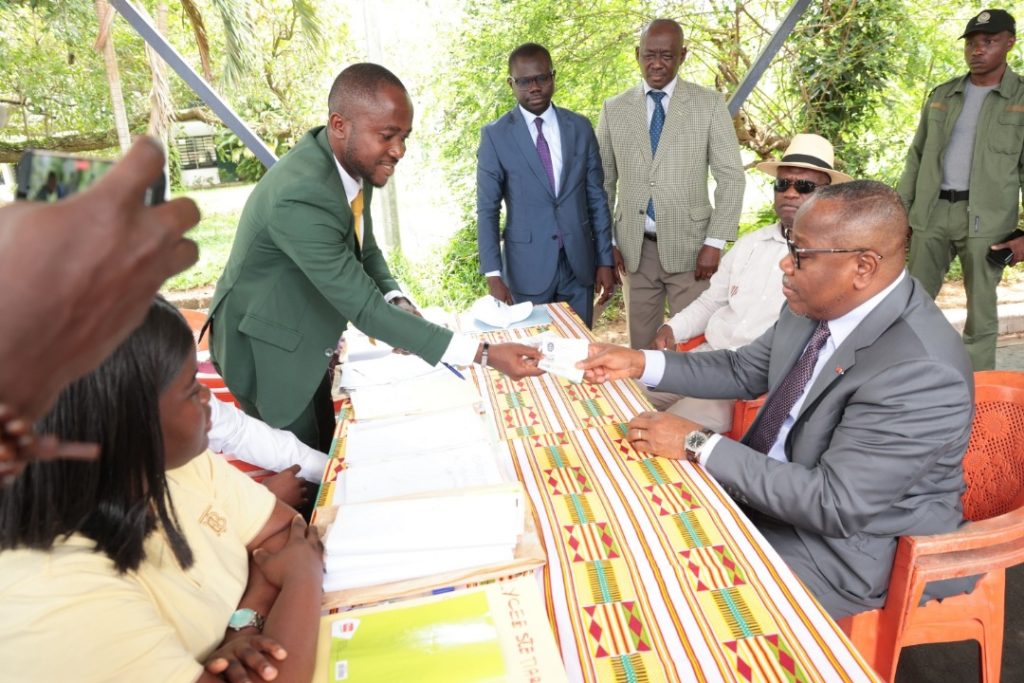 Côte d’Ivoire-AIP/Présidentielle 2025 : le président de la CEI appelle les citoyens à se mobiliser pour le retrait de leur carte d’électeur
