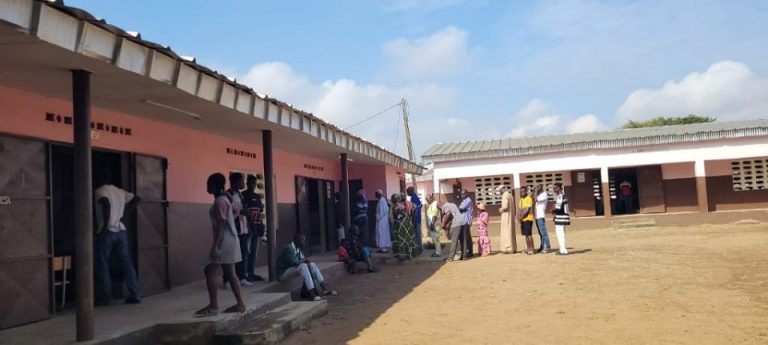 Côte d’Ivoire-AIP/ Présidentielle: les électeurs convergent vers le centre de vote EPP Agbékoi