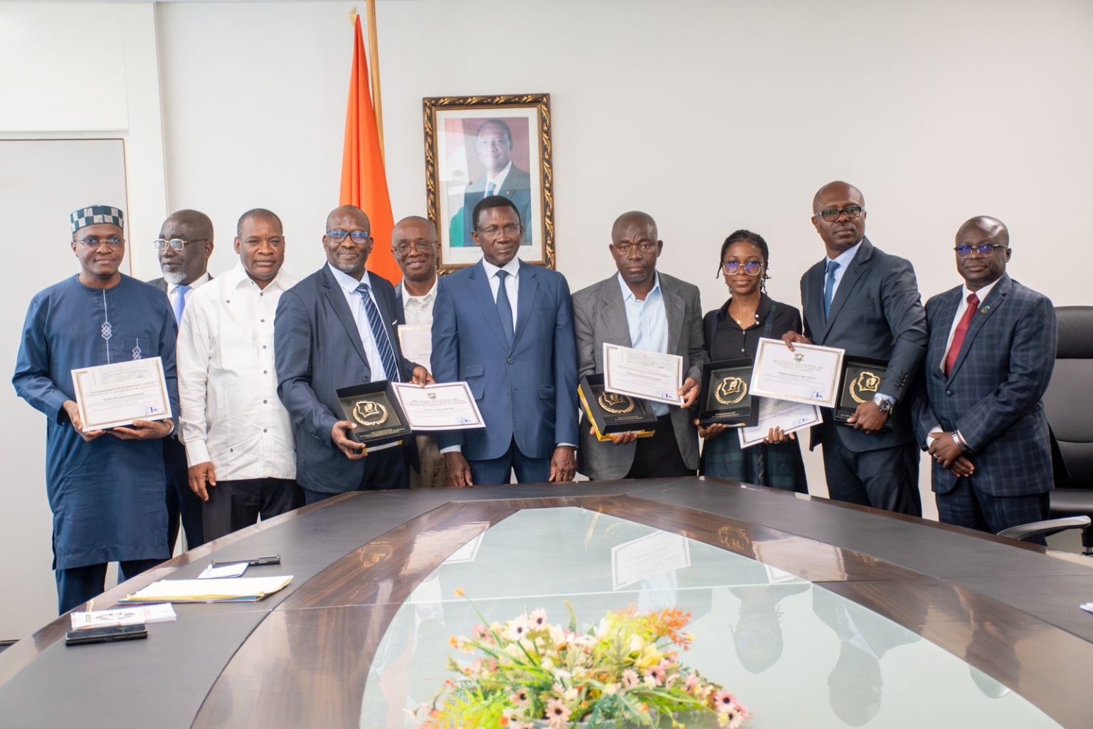 Côte d’Ivoire-AIP/ Le ministre de l’Enseignement supérieur salue la créativité des lauréats classés 2è et 3è au Prix d’excellence 2025