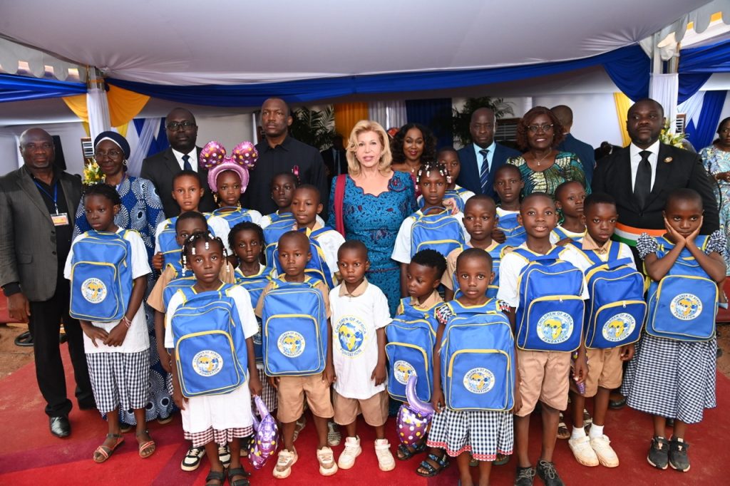 Côte d’Ivoire-AIP/ Dominique Ouattara lance à Daloa la campagne de distribution de 15.000 kits scolaires aux écoliers du pays