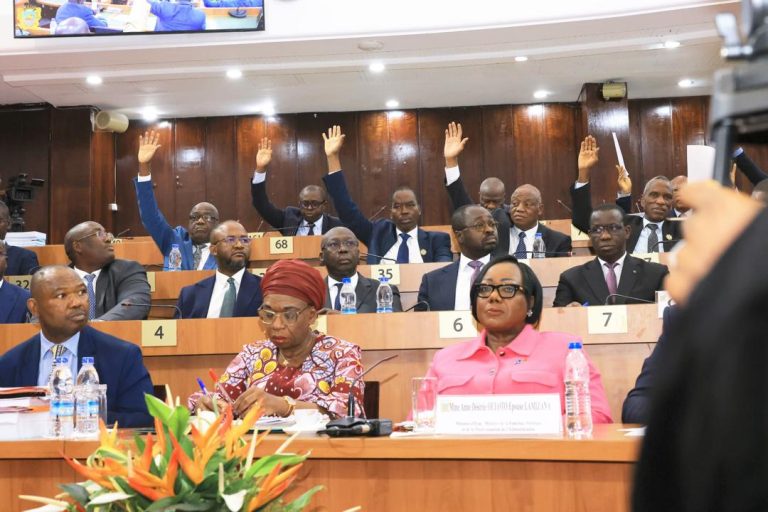Côte d’Ivoire-AIP/ Anne Ouloto-Lamizana obtient 45,1 milliards FCFA pour renforcer la performance de l’Administration publique