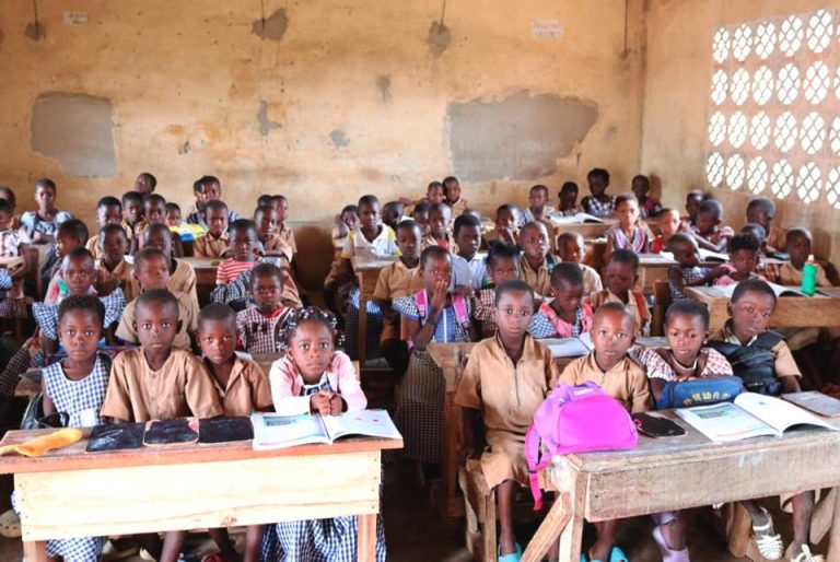 Côte d’Ivoire-AIP/ Diégonéfla: Trois à quatre écoliers par table-banc à l’EPP dégradée de Zaddi (Reportage)