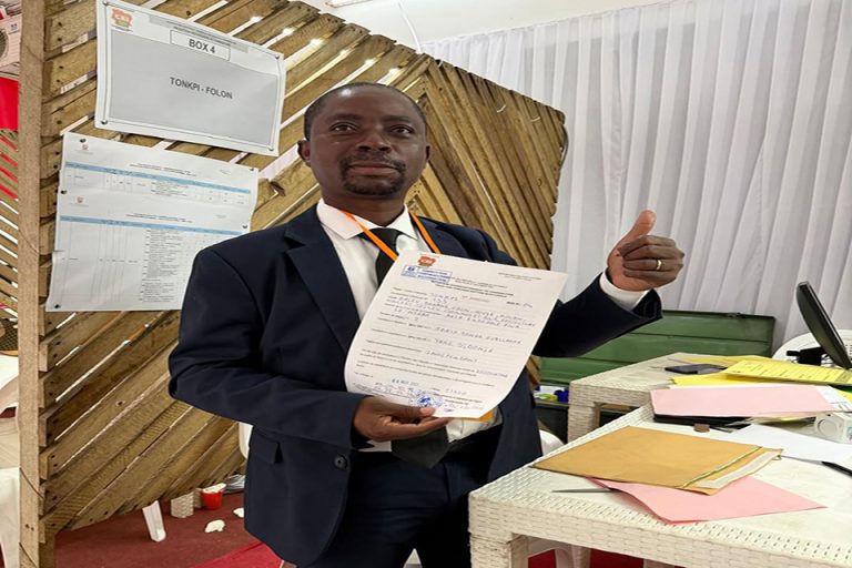 Côte d’Ivoire-AIP/ Législatives 2025 : Le journaliste Guillaume Gbato dépose sa candidature à la CEI