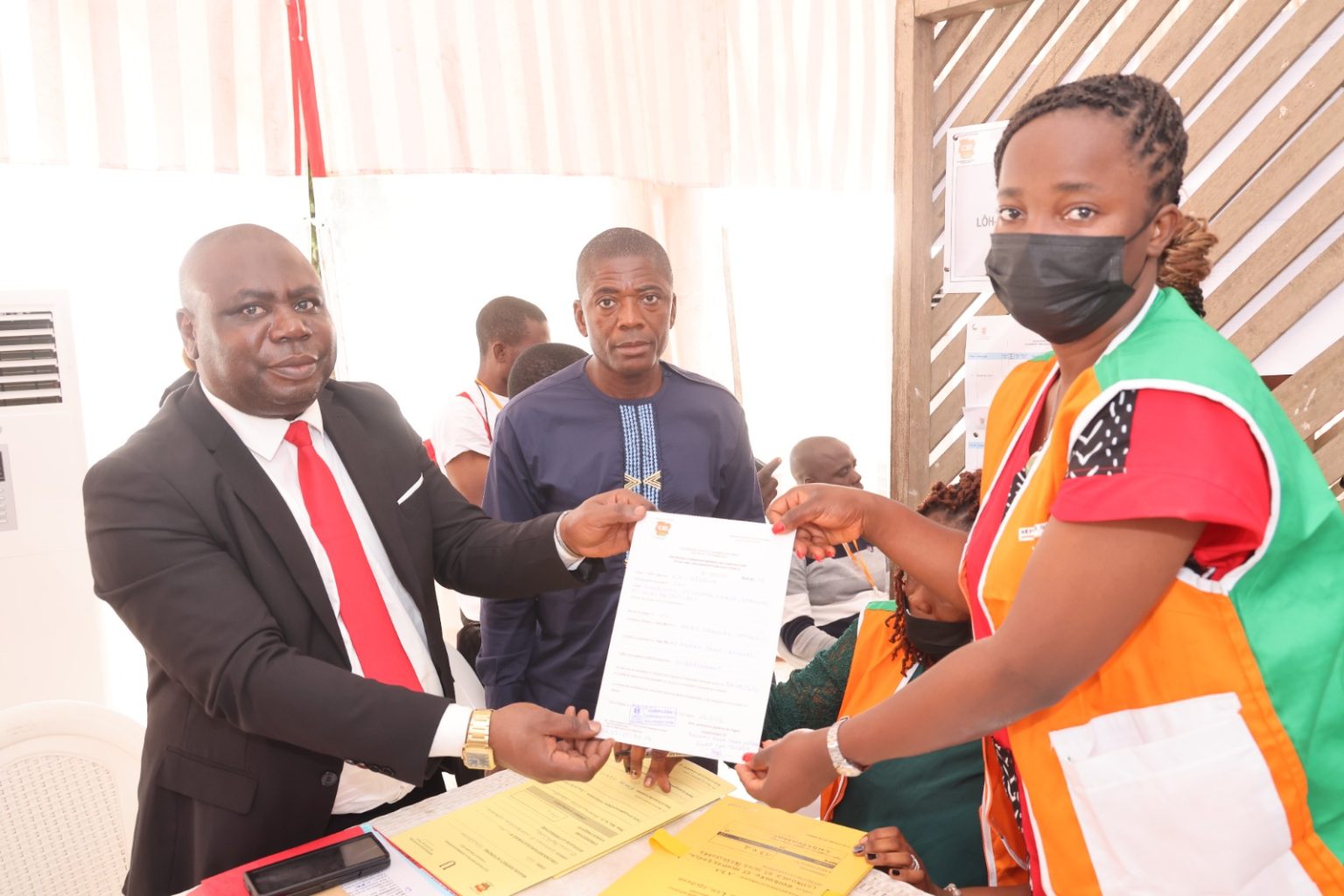 Côte d’Ivoire-AIP/ Législatives 2025: le journaliste Sam Wakoubo dépose sa candidature indépendante pour “réparer une injustice”