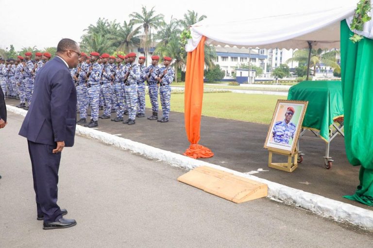 Côte d’Ivoire-AIP/ Le ministre de la Défense rend hommage au sous-lieutenant Daniogo Klenon Lacina, tombé au champ d’honneur