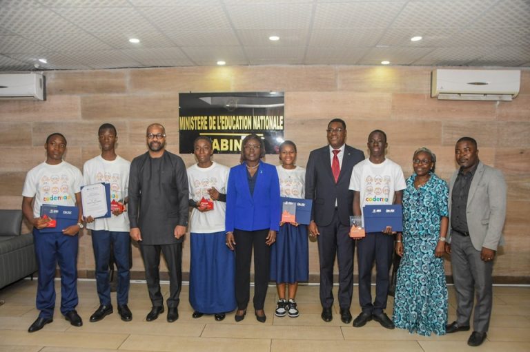 AIP/ Des élèves ivoiriens de retour d’une immersion technologique en Chine expriment leur gratitude à la ministre Mariatou Koné