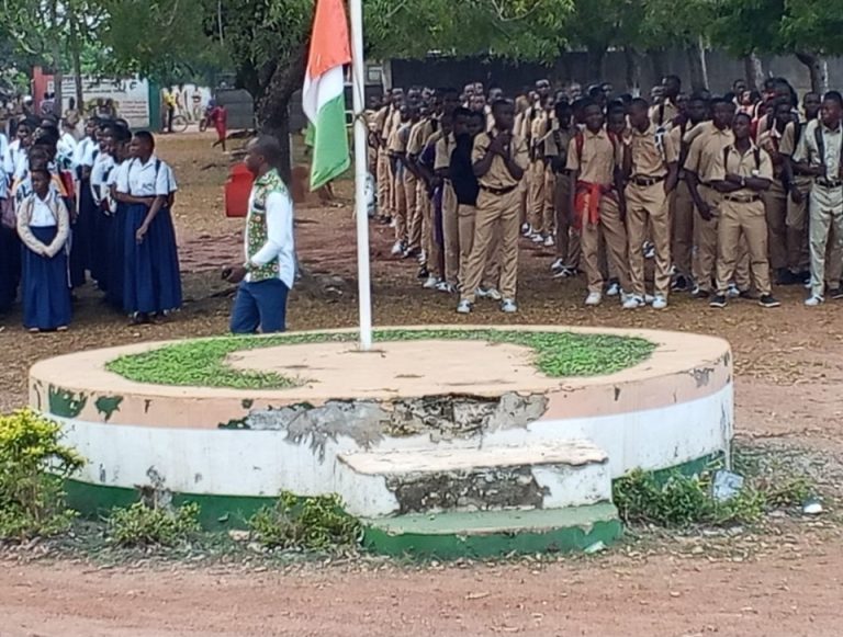 Côte d’Ivoire-AIP/ Un hommage rendu à deux lycéennes récemment décédées dans un incendie à Agnibilékrou