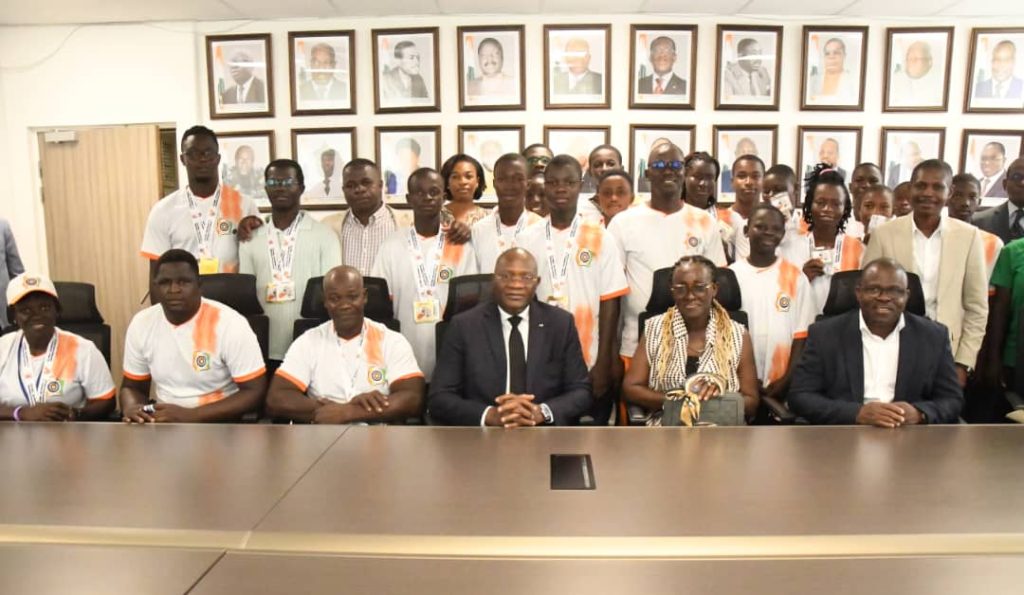 Côte d’Ivoire-AIP/ Les Eléphants archers présentent leurs médailles de la 14e édition du championnat d’Afrique au ministre Silas Metch