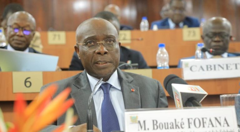 Côte d’Ivoire-AIP/ Le ministre Bouaké Fofana obtient la validation de son budget de 2026 de 502,893 milliards FCFA par le Parlement