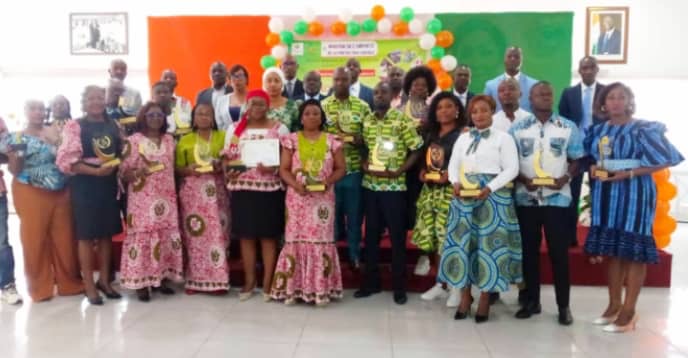 Côte d’Ivoire – AIP / Le gouvernement distingue une vingtaine de centres sociaux pour promouvoir l’excellence