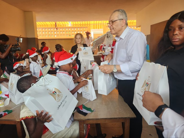 Côte d’Ivoire-AIP/ L’Ambassade de Palestine offre des cadeaux de Noël à 175 enfants au Centre Sainte-Thérèse de Koumassi