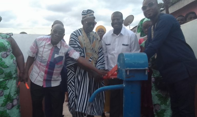 Côte d’Ivoire-AIP/Le maire de Katiola livre un forage aux habitants du quartier Nandjeplekaha