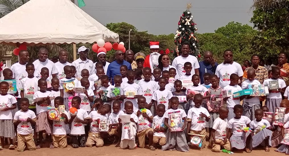 Côte d’Ivoire-AIP / Arbre de Noël à Aguinda-Siasso : les cadres des villages comblent les enfants de cadeaux