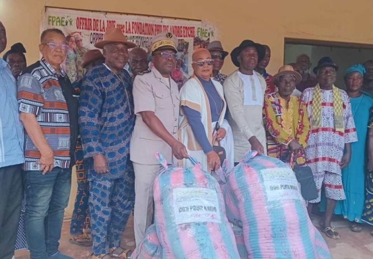 Côte d’Ivoire-AIP/ La Fondation Philippe André Etché offre 19 balles de vêtements aux populations sinistrées de Nahio