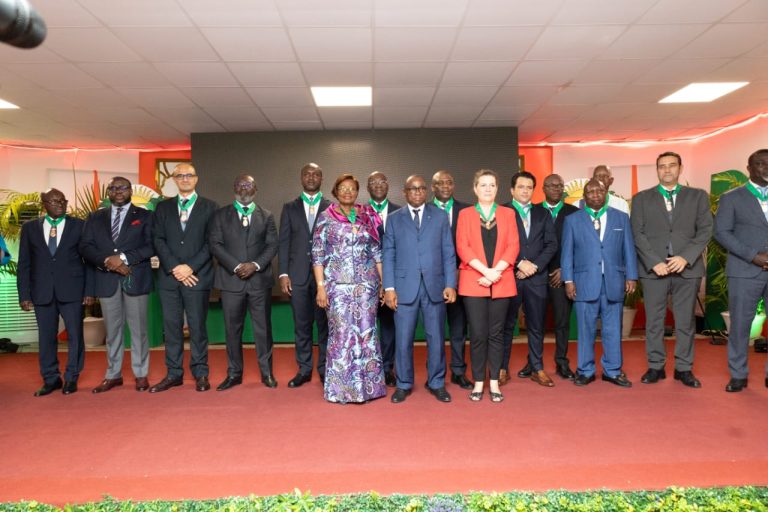 Côte d’Ivoire-AIP/200 agents du ministère de l’Enseignement technique décorés dans l’ordre du mérite de l’Éducation nationale