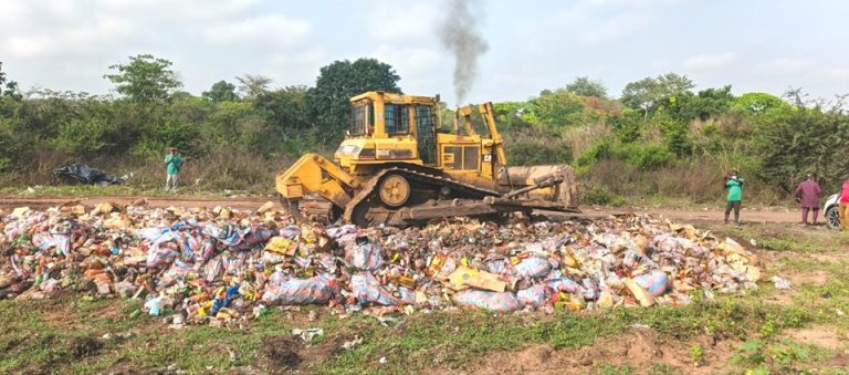 Côte d’Ivoire-AIP/ 30 tonnes de produits prohibés et périmés détruites par enfouissement à Bouaké
