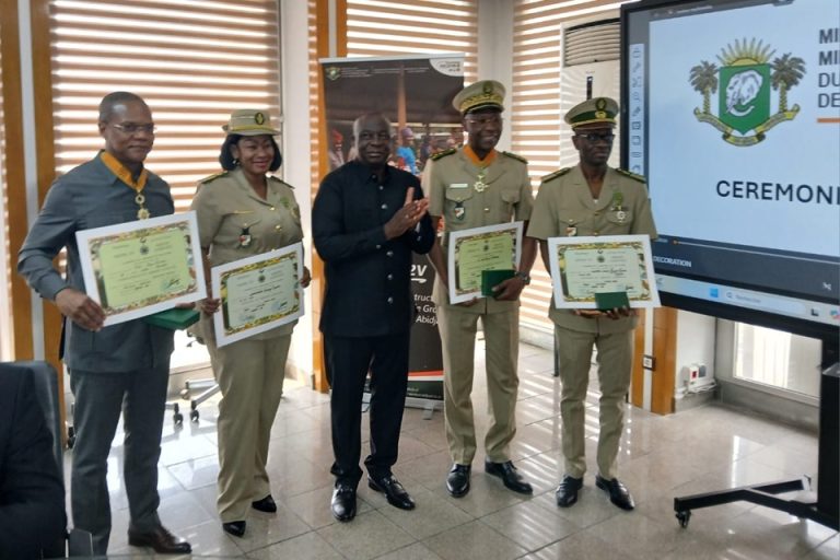 Côte d’Ivoire-AIP/L’État honore les Douanes et la Banque mondiale, partenaires stratégiques du secteur agricole