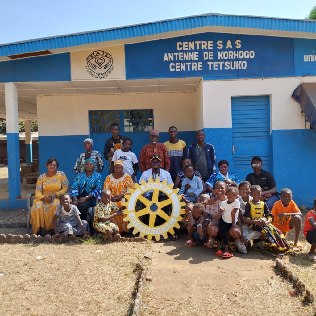 Côte d'Ivoire-AIP/ Le Rotary Mont Korhogo fait un don de vivres à un centre