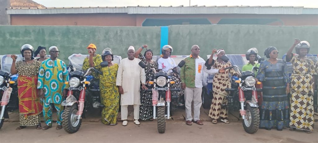 Côte d’Ivoire-AIP/ Le Conseil régional du Poro renforce les AVEC avec du matériel roulant et des intrants