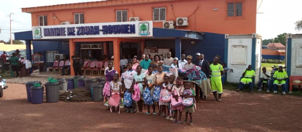 Côte d’Ivoire-AIP/ L’association IZOTA appuie des écoles et la mairie de Zouan-Hounien en matériel scolaire et communal