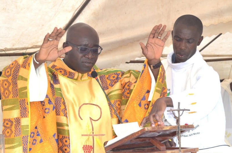 Côte d’Ivoire-AIP/ La paroisse Saint Etienne de Koumassi célèbre les 25 ans de sacerdoce du père Jean Dickson Allouan de Bonoua